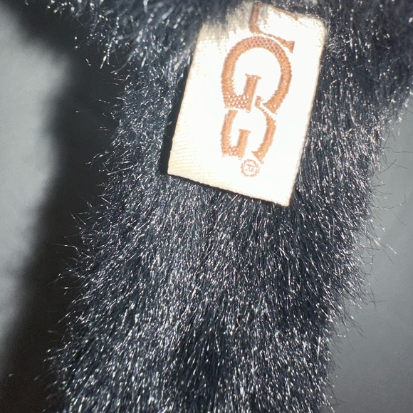 UGG Earmuffs - Picture 6 of 6